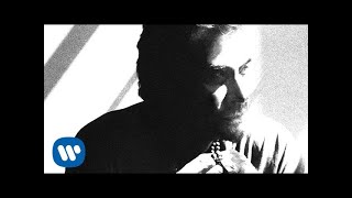 Johnny Hallyday  Regardenous Lyrics Vidéo [upl. by Mandel]